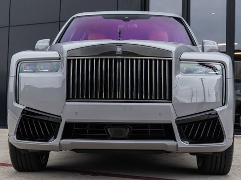 New 2026 Rolls-Royce Cullinan Black Badge image 7