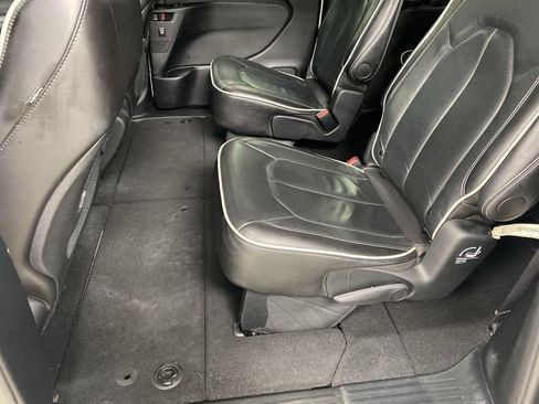 Used 2025 Chrysler Pacifica Limited FWD image 23