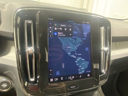 Certified 2025 Volvo XC40 B5 Core image 19