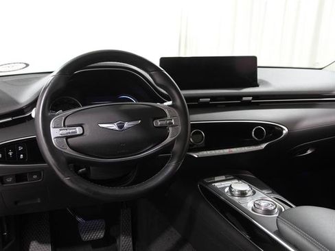 Certified 2022 Genesis GV70 2.5T image 6