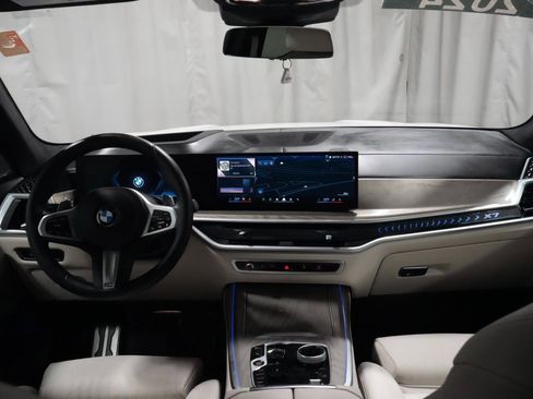 Used 2024 BMW X7 xDrive40i w/ M Sport Package image 6