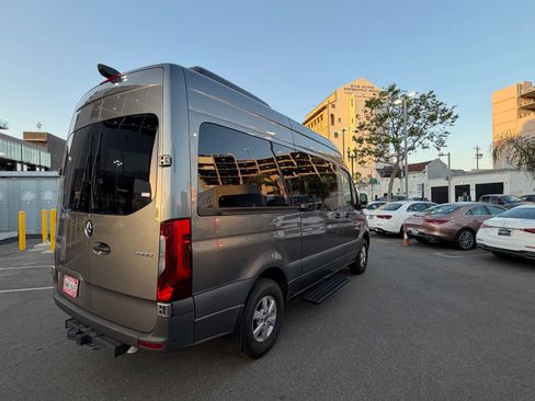 Used 2024 Mercedes-Benz Sprinter 2500 image 4