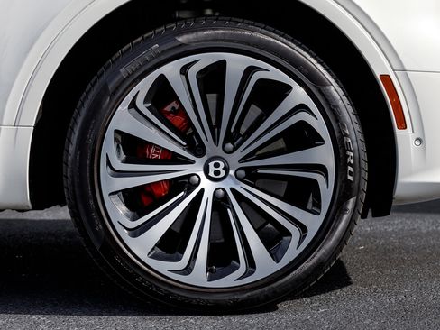 Used 2023 Bentley Bentayga Extended Wheelbase image 33