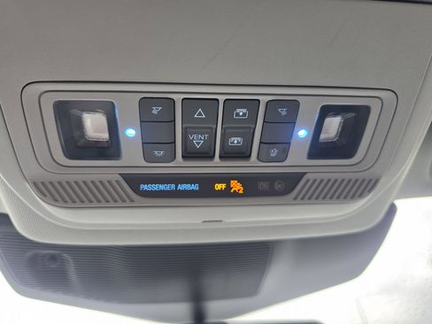 Used 2022 Ford Explorer XLT w/ Equipment Group 202A AWD/4WD image 32