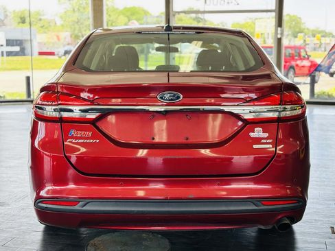 Used 2018 Ford Fusion SE w/ Fusion SE Technology Package FWD image 8