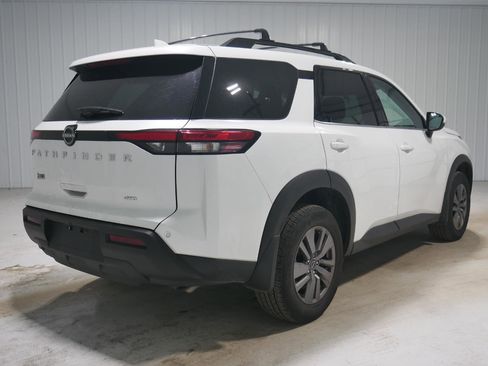 Used 2025 Nissan Pathfinder SV image 5