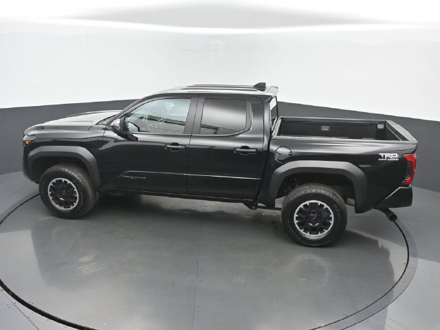 Used 2024 Toyota Tacoma TRD Off-Road AWD/4WD image 38