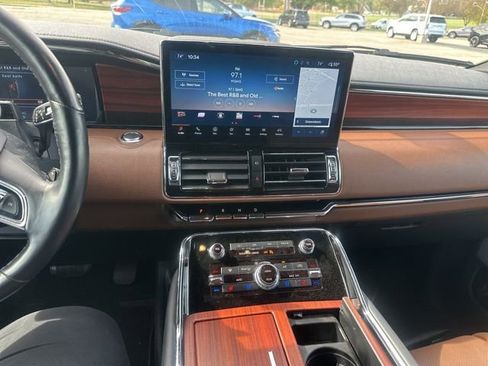 Used 2024 Lincoln Navigator Reserve image 14