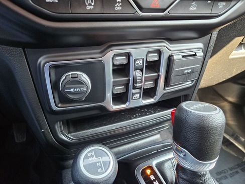 Used 2021 Jeep Gladiator Sport image 23