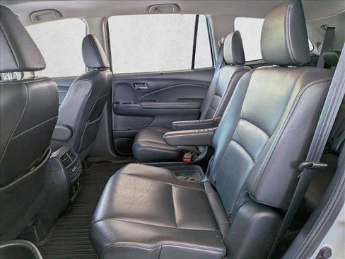 Used 2019 Honda Pilot Touring image 17