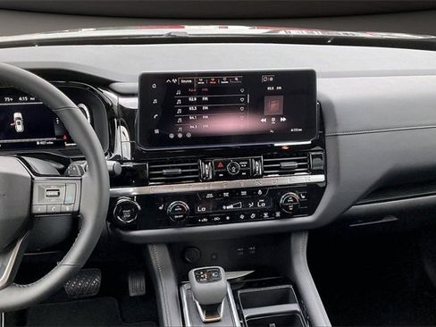 New 2026 Nissan Pathfinder SL image 6