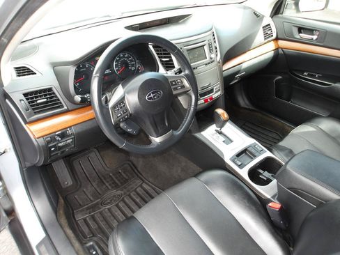 Used 2014 Subaru Outback 3.6R Limited w/ Moonroof Package AWD/4WD image 10