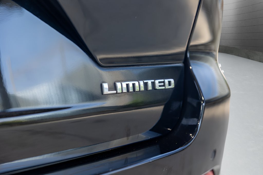 Used 2023 Jeep Grand Cherokee Limited w/ Trailer Tow Prep Group (B) AWD/4WD image 17