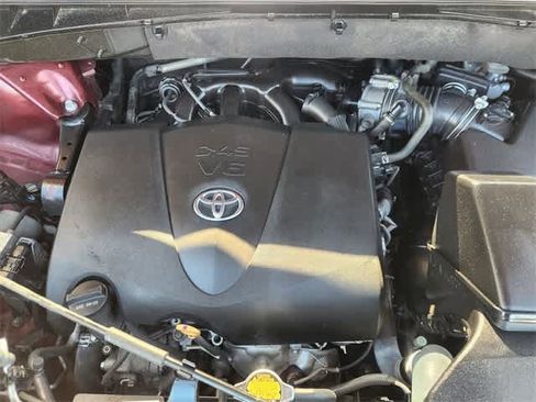 Used 2017 Toyota Highlander Limited Platinum image 9