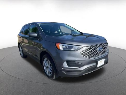 Used 2024 Ford Edge SEL image 3