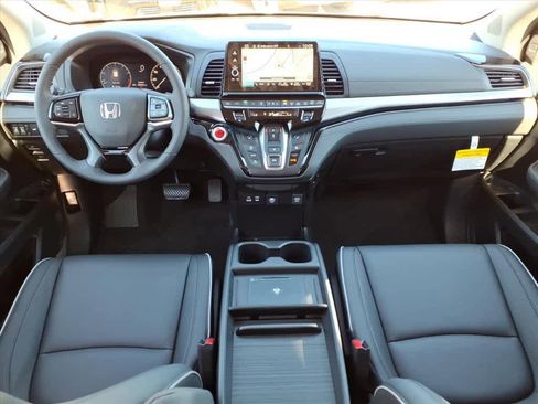 New 2026 Honda Odyssey Touring image 11