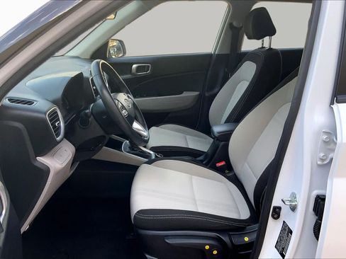 Certified 2025 Hyundai Venue SEL FWD image 8
