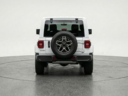 Used 2025 Jeep Wrangler Sahara image 7