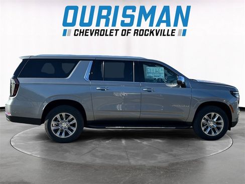 New 2026 Chevrolet Suburban Premier image 7