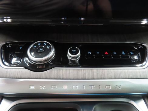 Used 2025 Ford Expedition Max Platinum w/ Platinum Ultimate Package image 71