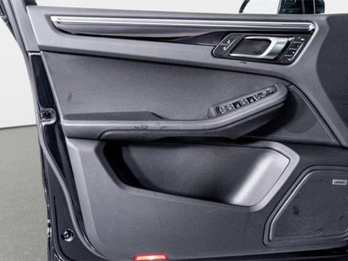 Used 2022 Porsche Macan S w/ Premium Package Plus image 39