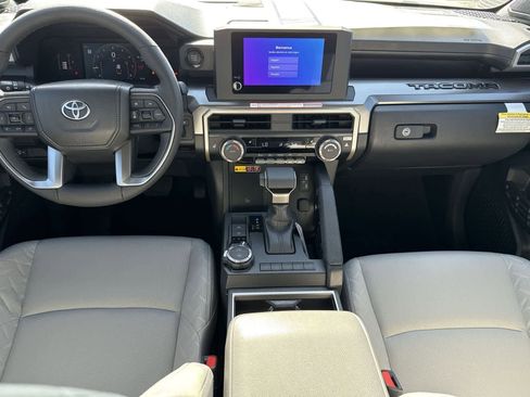 Used 2025 Toyota Tacoma SR5 AWD/4WD image 15