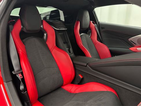 Used 2025 Chevrolet Corvette Z06 RWD image 16