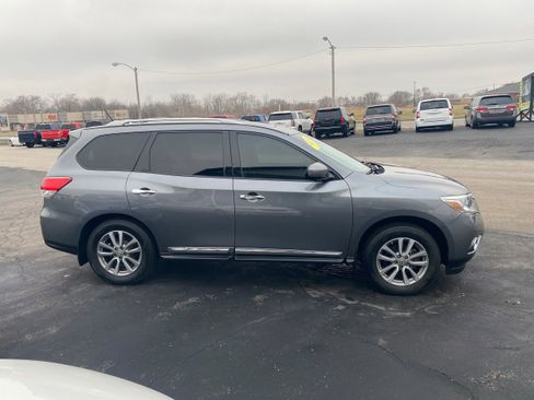 Used 2016 Nissan Pathfinder SL w/ SL Premium Package image 4