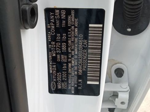 Used 2025 Hyundai Venue SEL FWD image 3