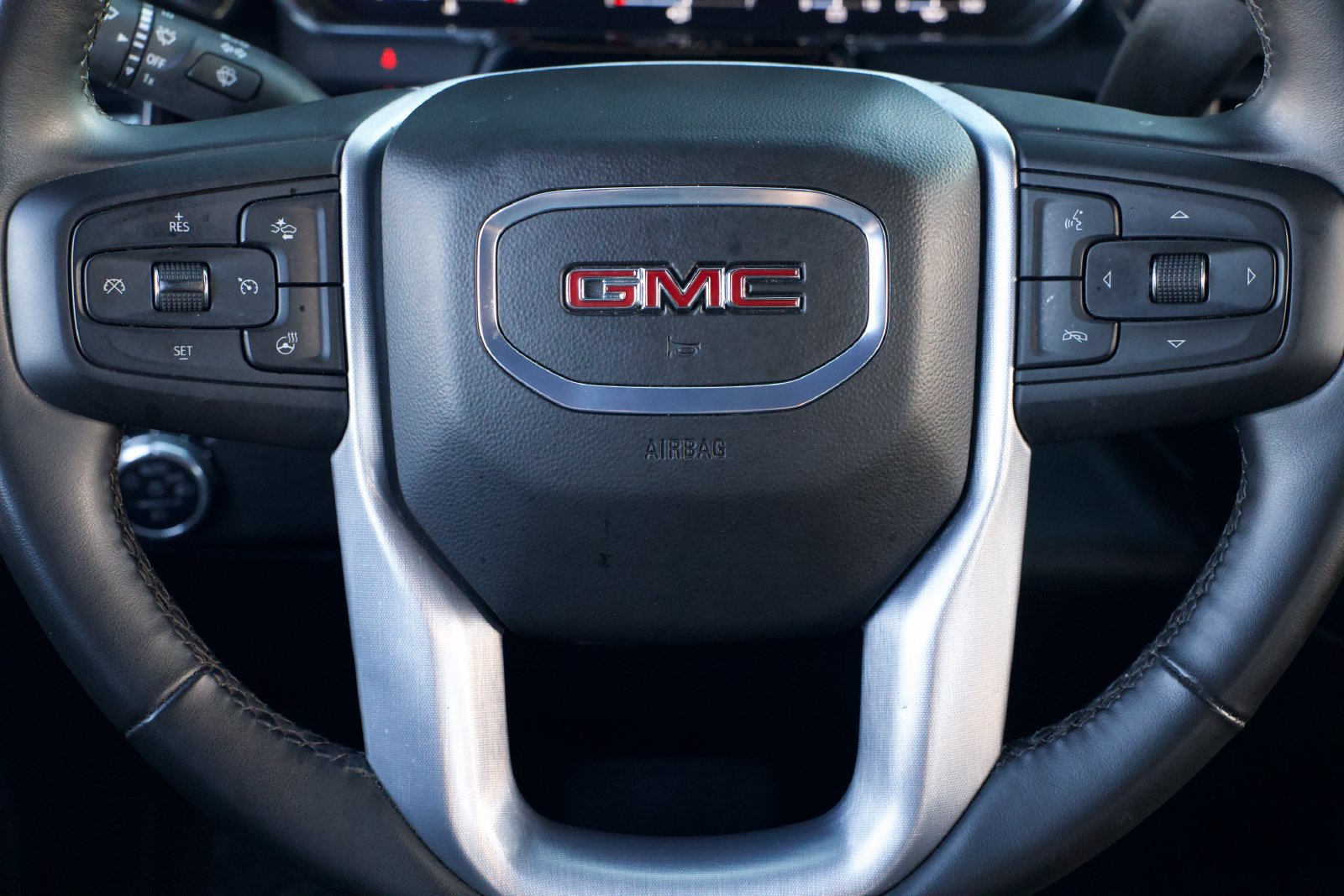 Used 2025 GMC Sierra 1500 SLT AWD/4WD image 16