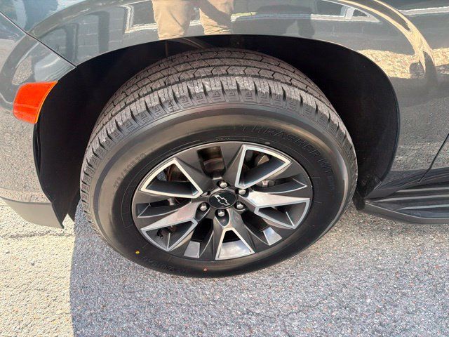 Used 2021 Chevrolet Suburban LT AWD/4WD image 4