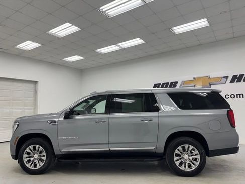 Used 2025 GMC Yukon XL Denali AWD/4WD image 8