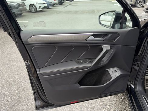 Certified 2024 Volkswagen Tiguan SE R-Line image 8