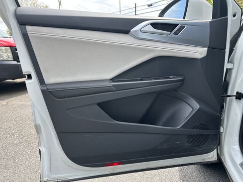 Certified 2025 Volkswagen Taos SE AWD/4WD image 5