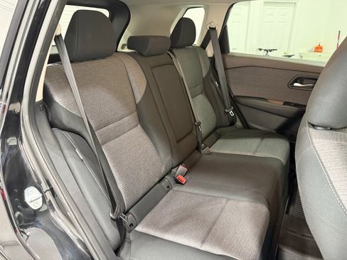 Used 2022 Nissan Rogue SV FWD image 34