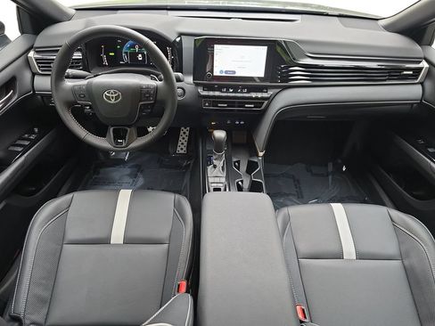 Used 2026 Toyota Camry SE FWD image 9