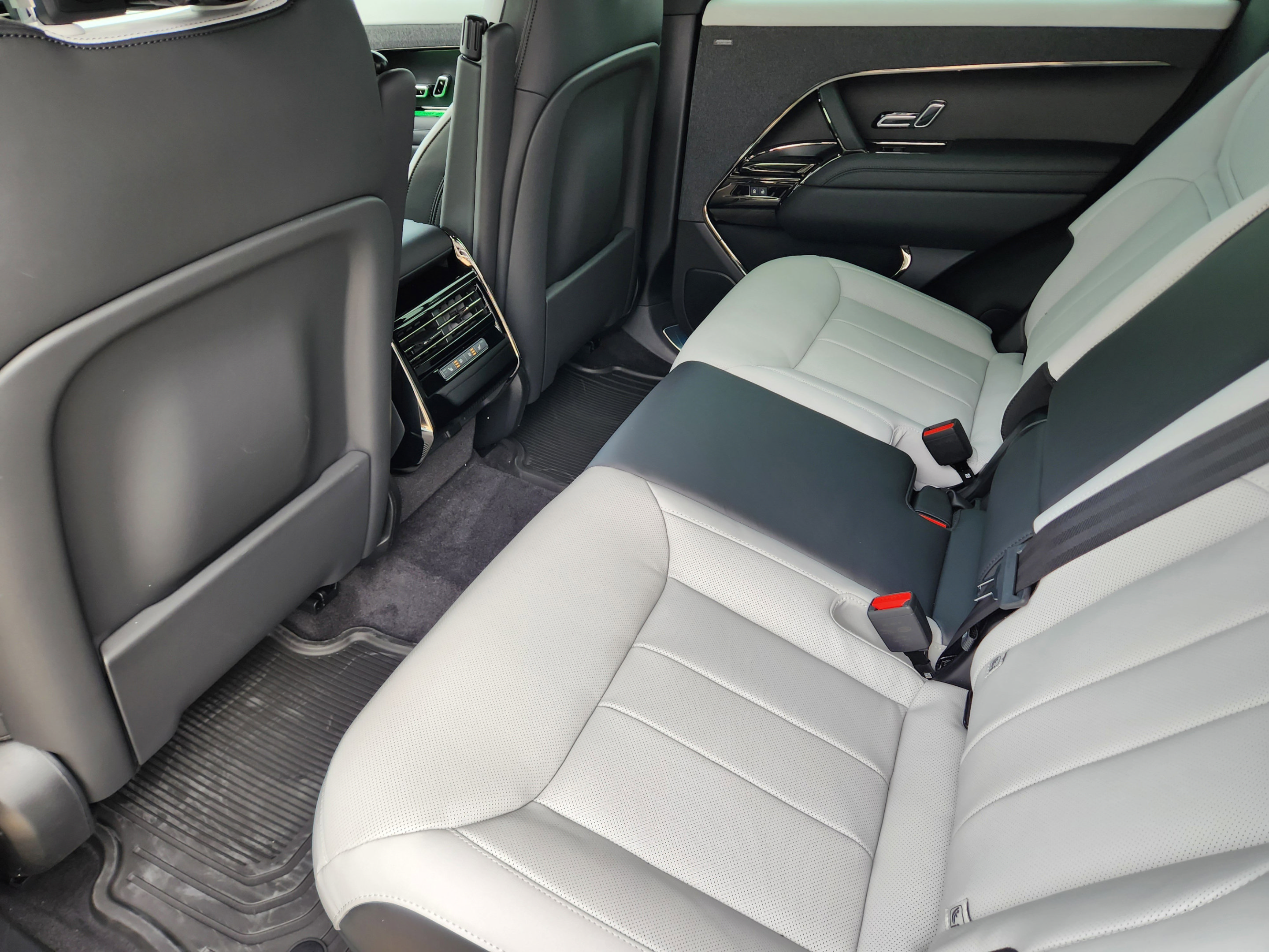 New 2026 Land Rover Range Rover Sport Dynamic SE AWD/4WD image 32