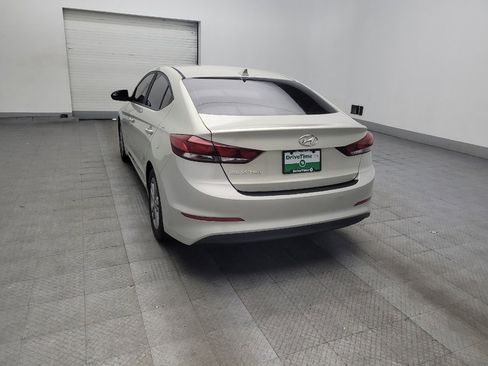 Used 2017 Hyundai Elantra SE FWD image 5