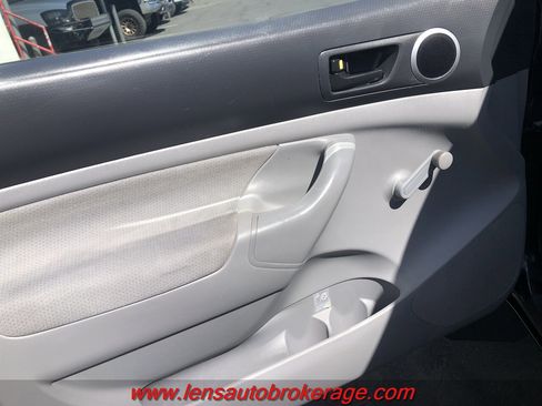 Used 2011 Toyota Tacoma 4x4 Regular Cab image 9