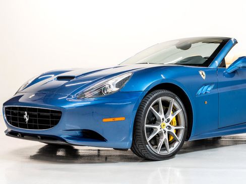 Used 2010 Ferrari California image 14