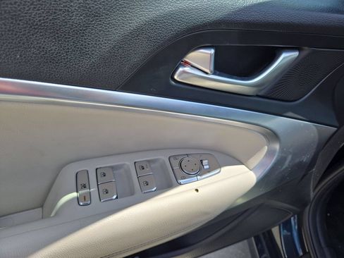 Used 2025 Genesis G70 2.5T RWD image 13