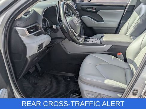 Used 2022 Toyota Highlander XLE image 8