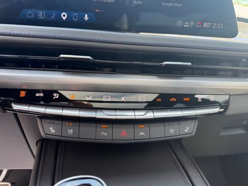Used 2025 Cadillac XT4 Sport FWD image 17