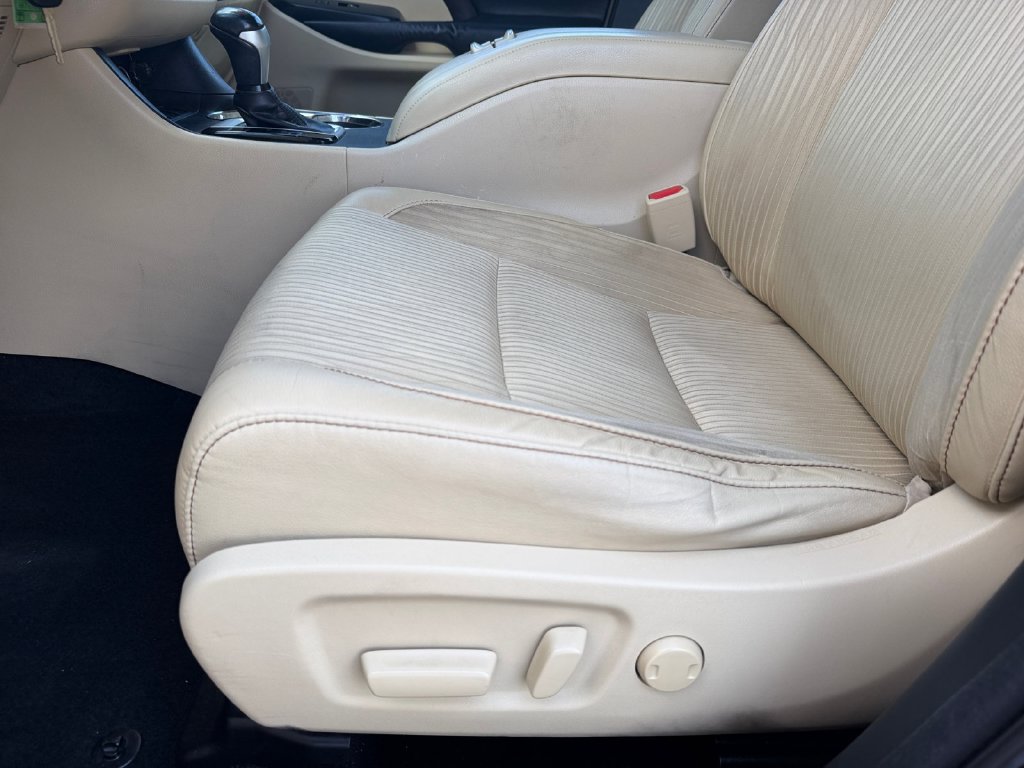 Used 2016 Toyota Highlander Plus FWD image 11