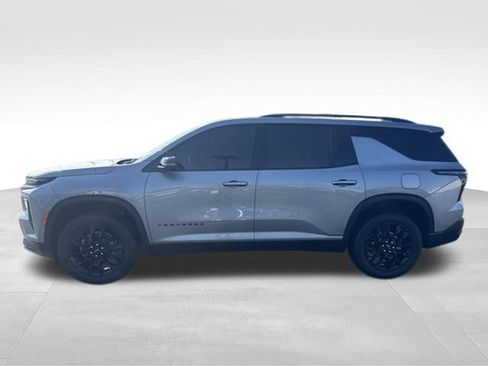 Used 2024 Chevrolet Traverse LT w/ Midnight/Sport Edition FWD image 4