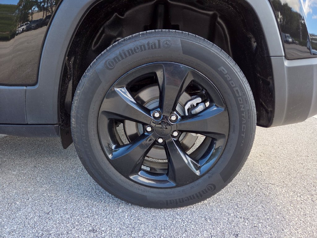 Used 2023 Jeep Cherokee Altitude Lux AWD/4WD image 21