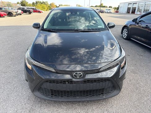 Used 2021 Toyota Corolla LE FWD image 2