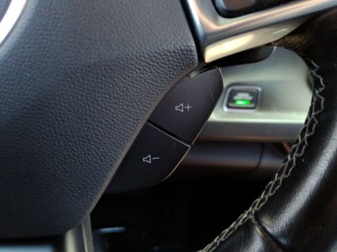 Used 2022 Chevrolet Camaro LT w/ Technology Package RWD image 28