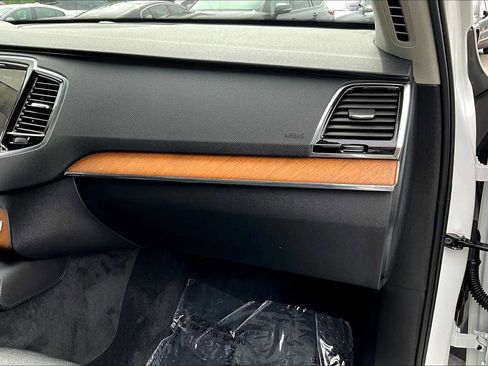 Certified 2023 Volvo XC90 B5 Plus image 17