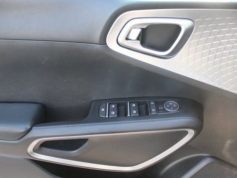 Used 2023 Kia Soul S image 27